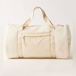 NWT FREE PEOPLE MOVEMENT  SLOPES SHERPA DUFFLE BAG WHIPPED CREAM